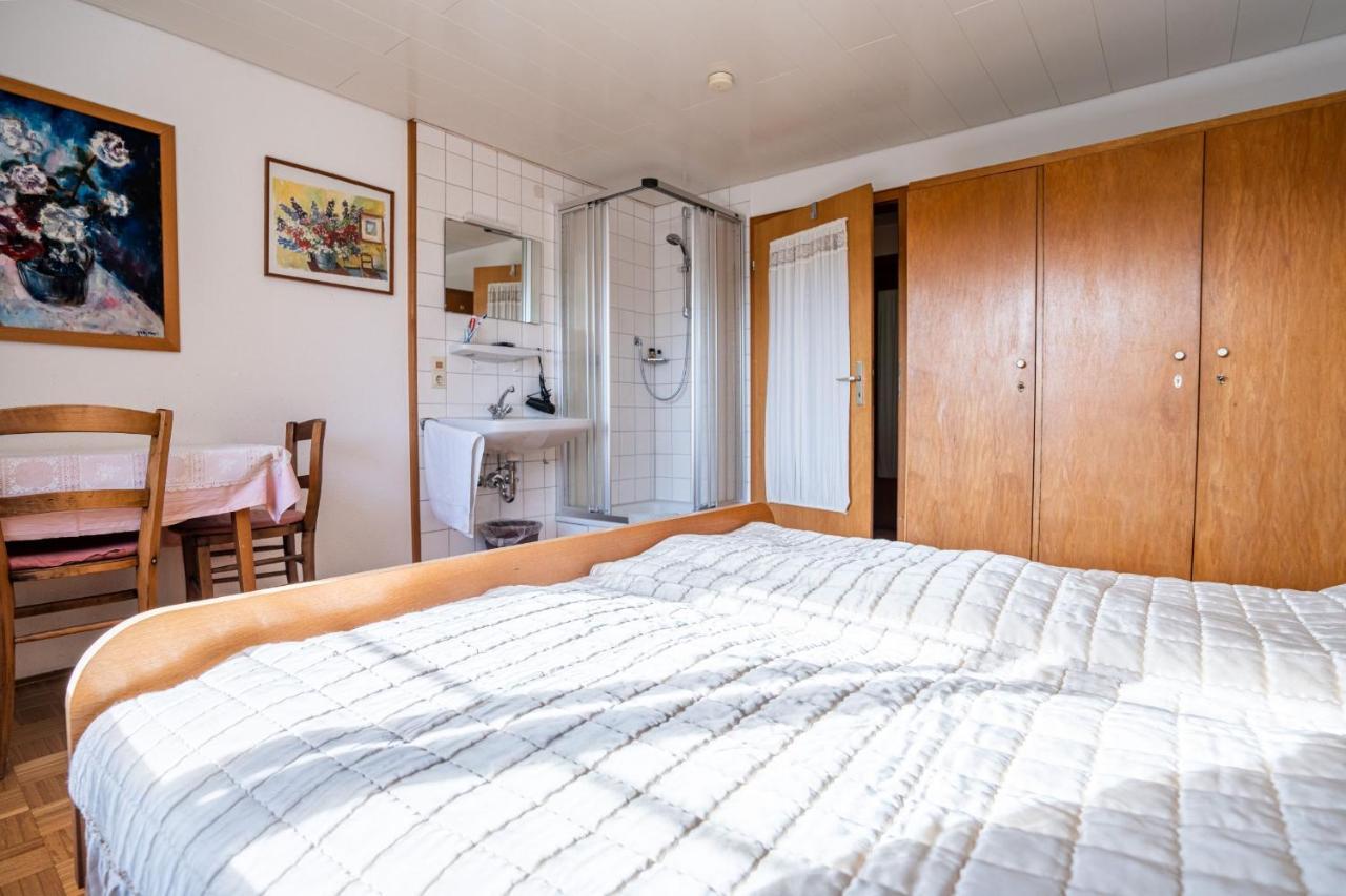 Doppelzimmer mit externem eigenem Bad und Seeblick